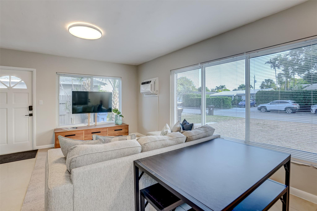 1005 Ne 17th Court - Photo 2