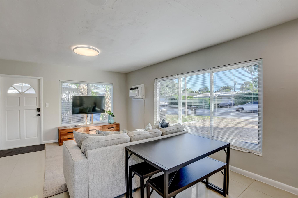 1005 Ne 17th Court - Photo 3