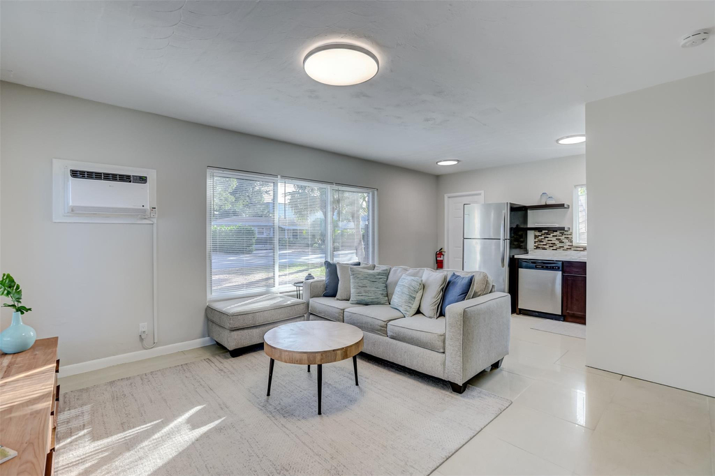 1005 Ne 17th Court - Photo 0