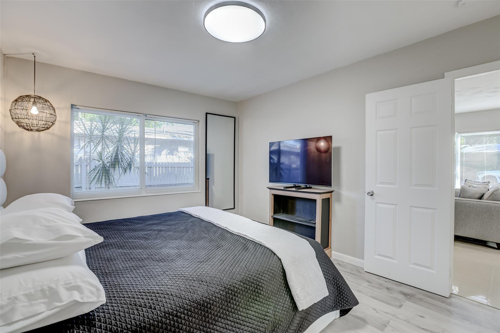 1005 Ne 17th Court - Photo 11