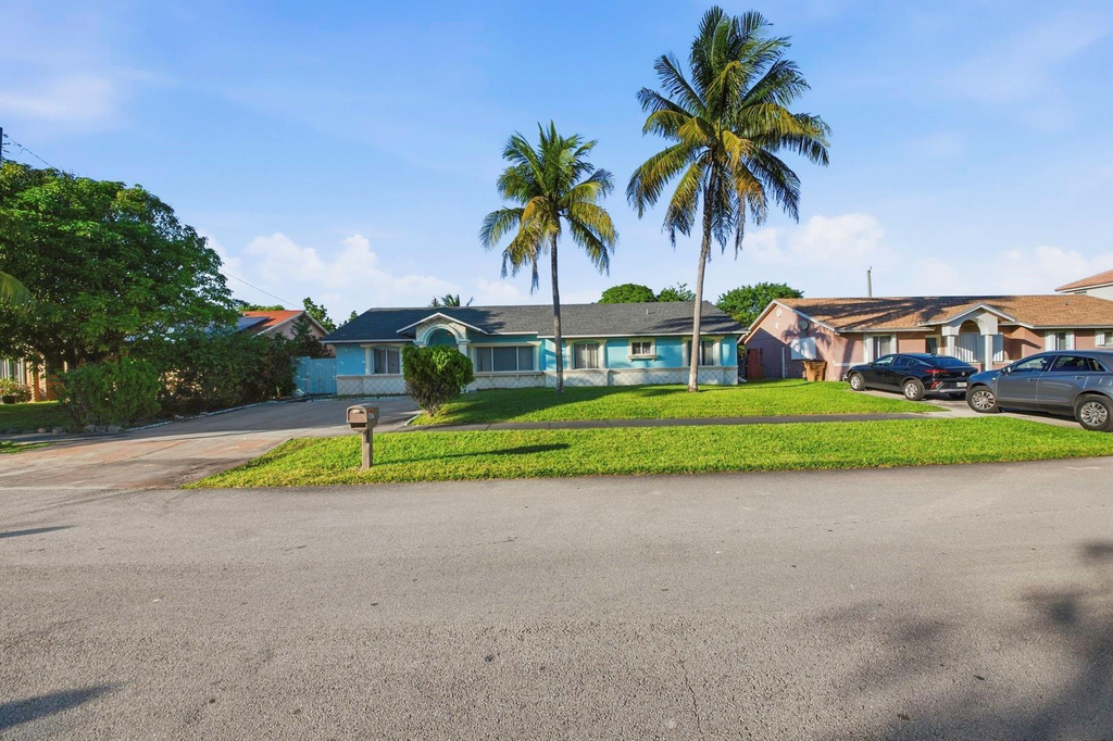 561 Ne 38th Street - Photo 0