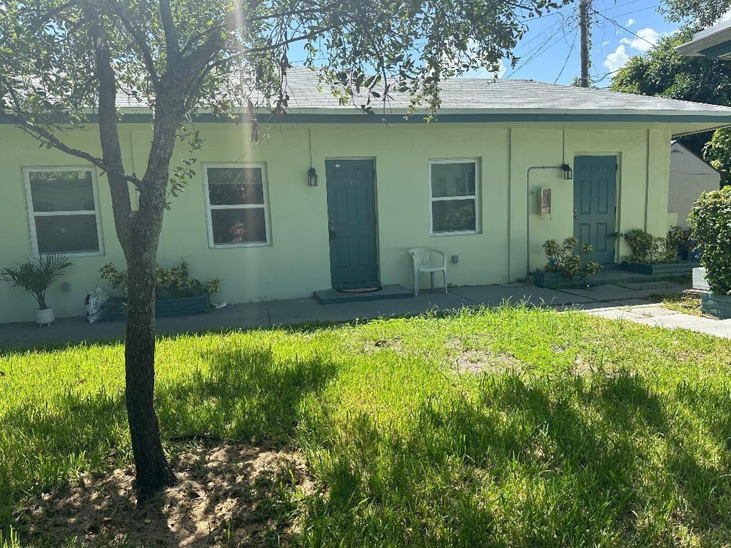 713 Ne 3rd Street - Photo 1