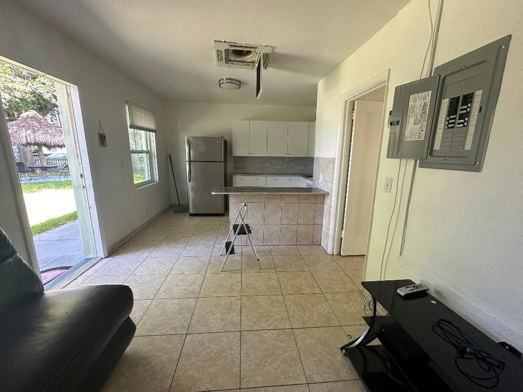 713 Ne 3rd Street - Photo 3