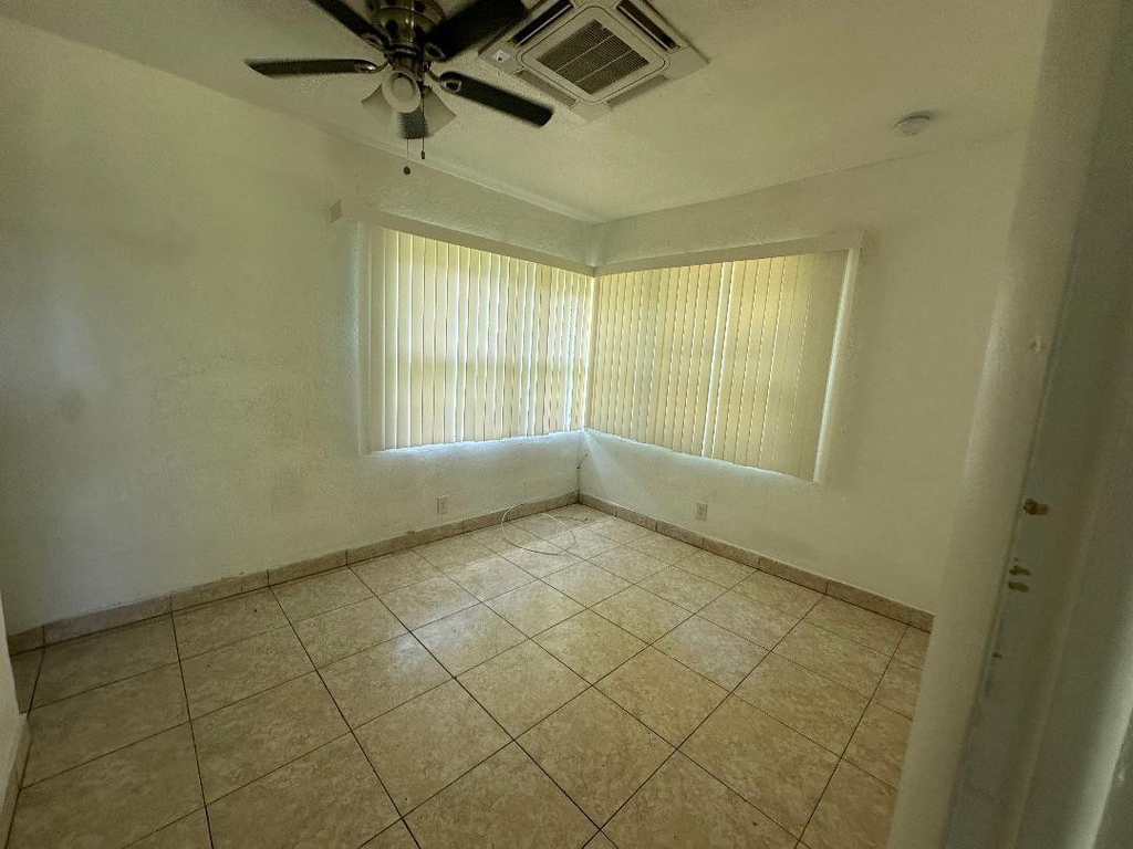 713 Ne 3rd Street - Photo 4