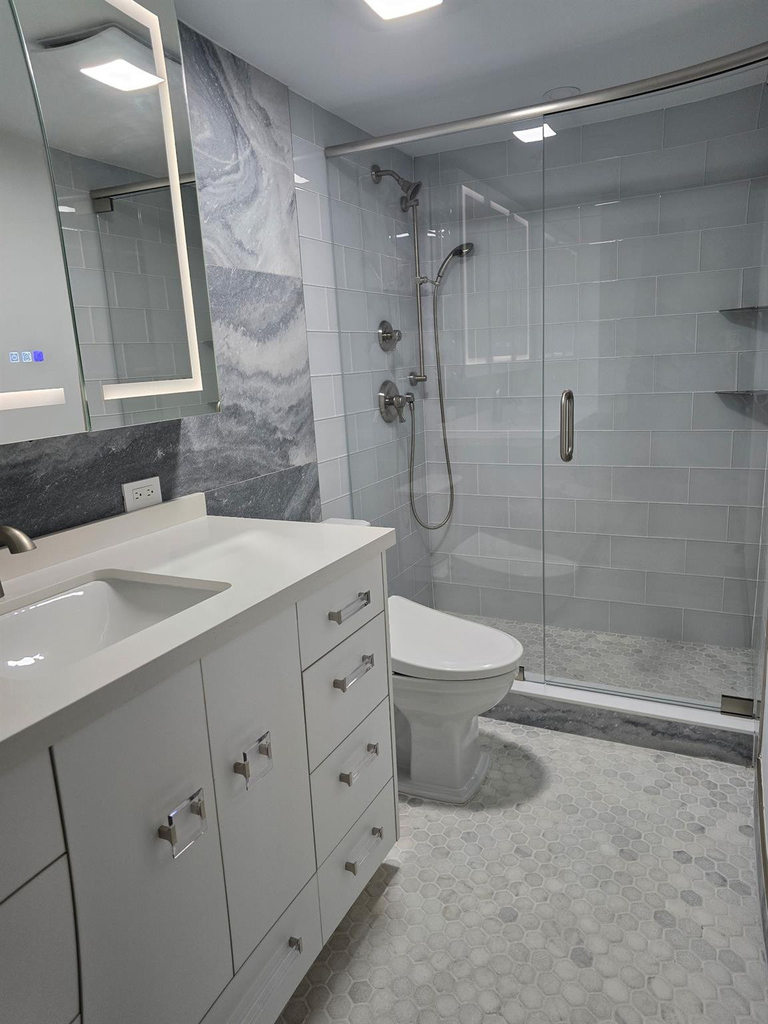 1035 Hillsboro Mile - Photo 2