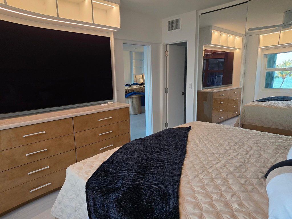 1035 Hillsboro Mile - Photo 1
