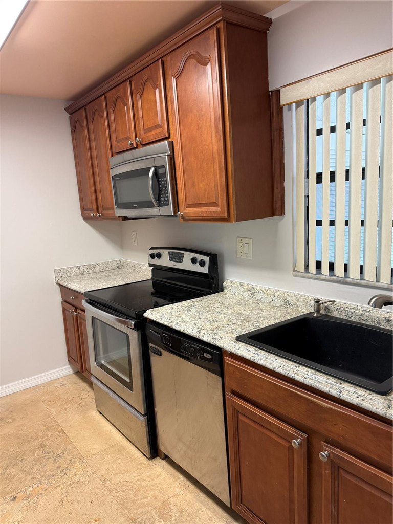8601 Nw 34th Place - Photo 5