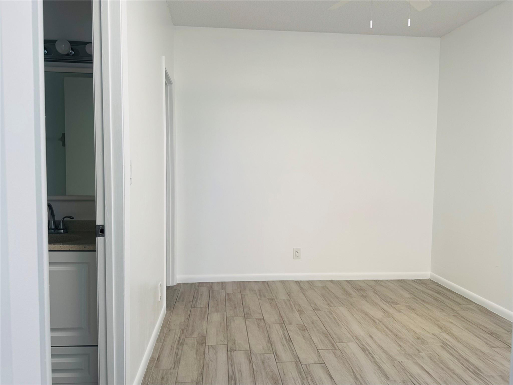 229 E Commercial Boulevard - Photo 6