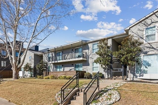 4627 Munger Avenue - Photo 1