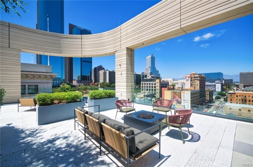 400 S Broadway - Photo 16