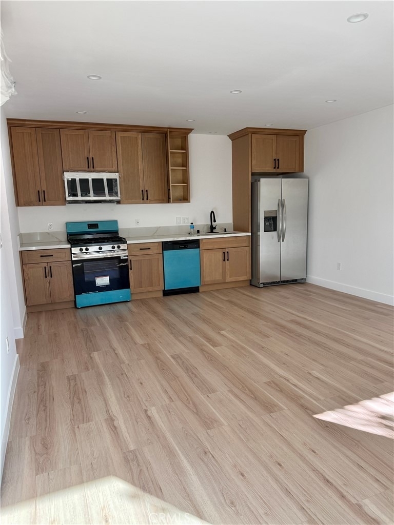 20407 Strathern - Photo 0