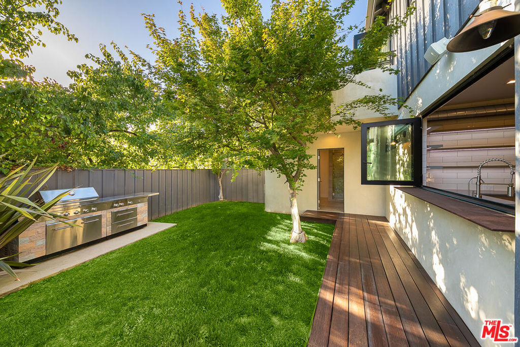 9038 Meredith Place - Photo 37