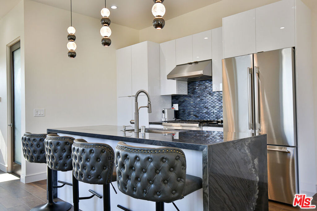 8505 Belford Avenue - Photo 4
