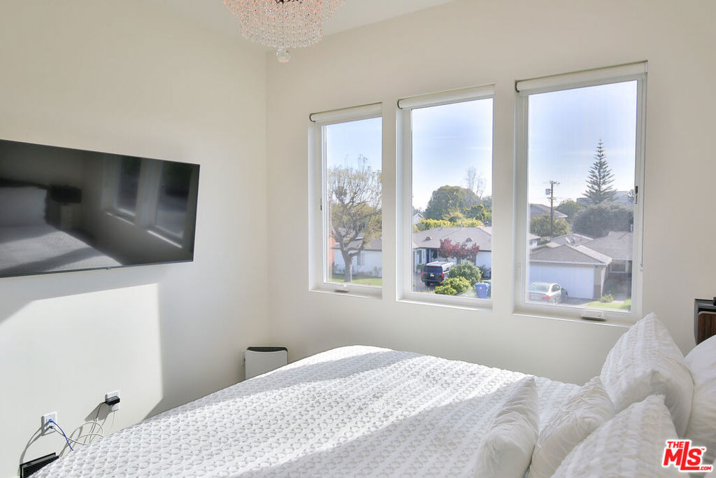 8505 Belford Avenue - Photo 9