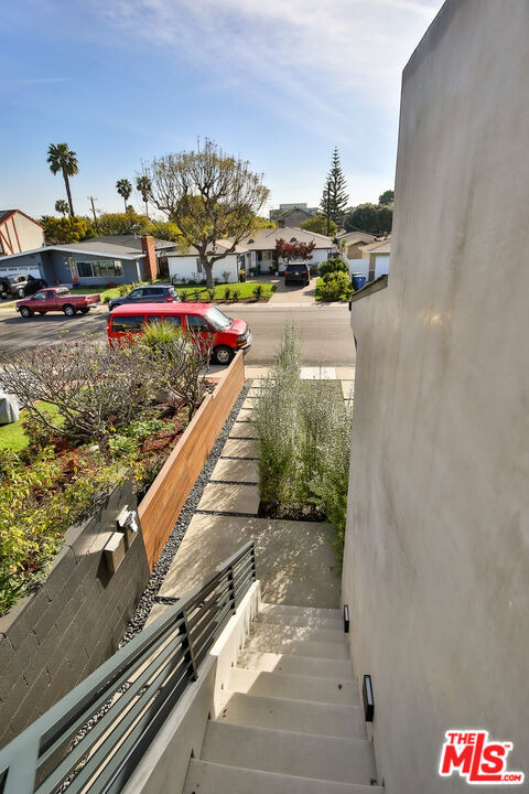 8505 Belford Avenue - Photo 15