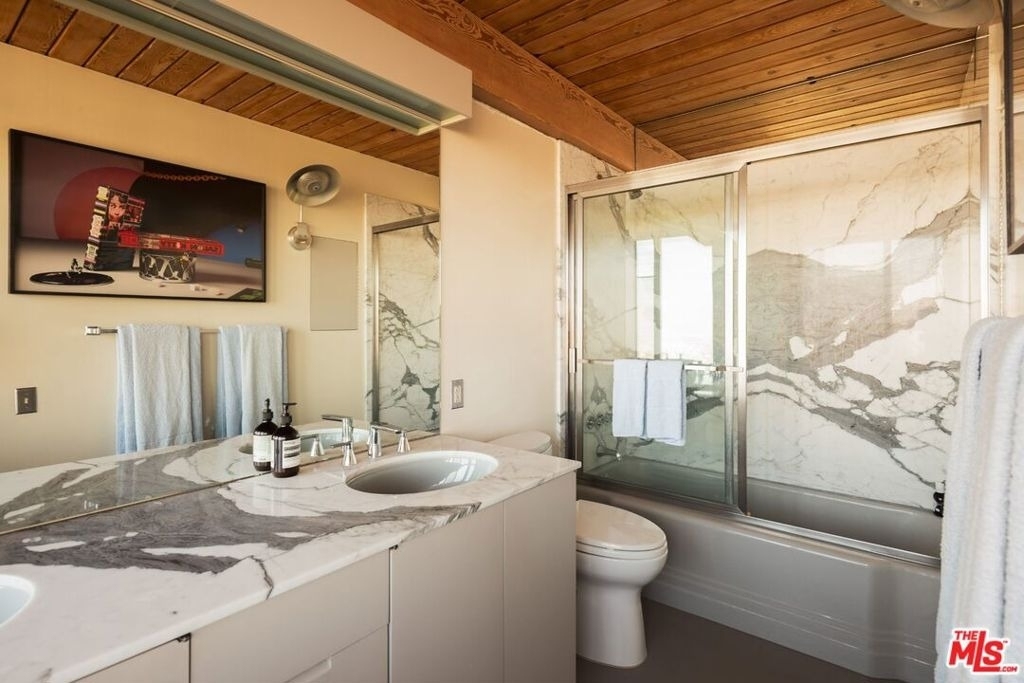 7820 Mulholland Drive - Photo 16