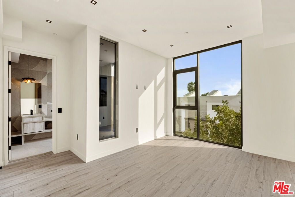 1021 N Ogden Drive - Photo 16