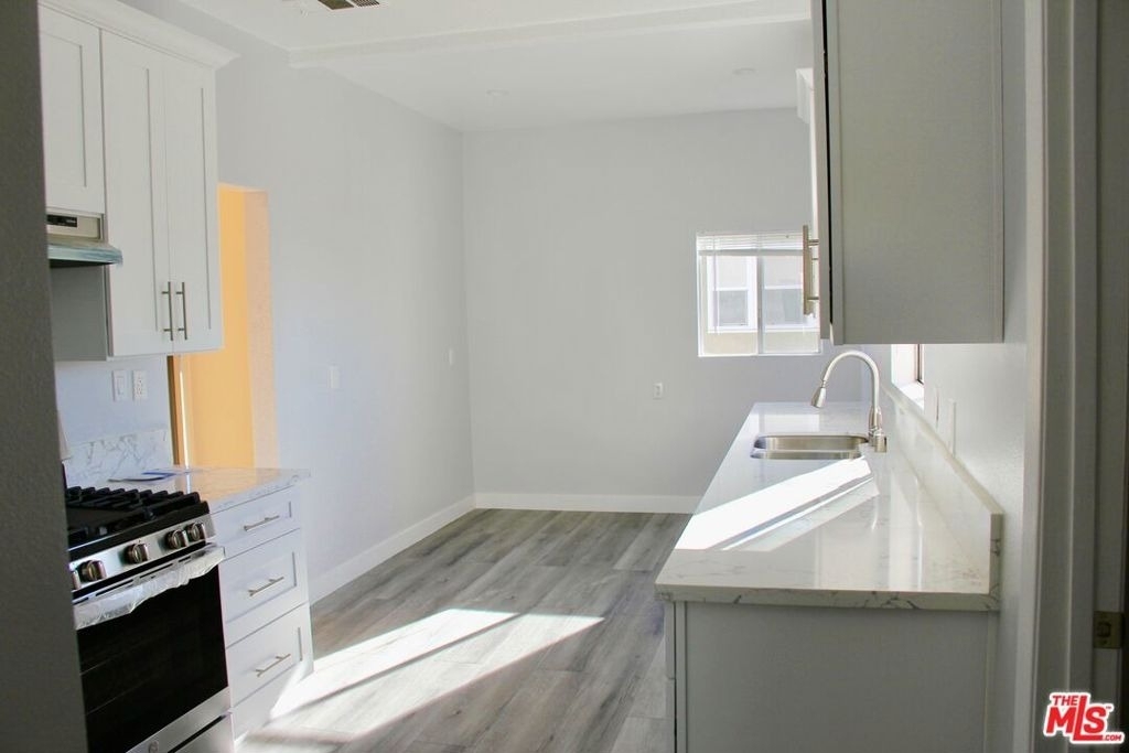 1239 S Hudson Avenue - Photo 5