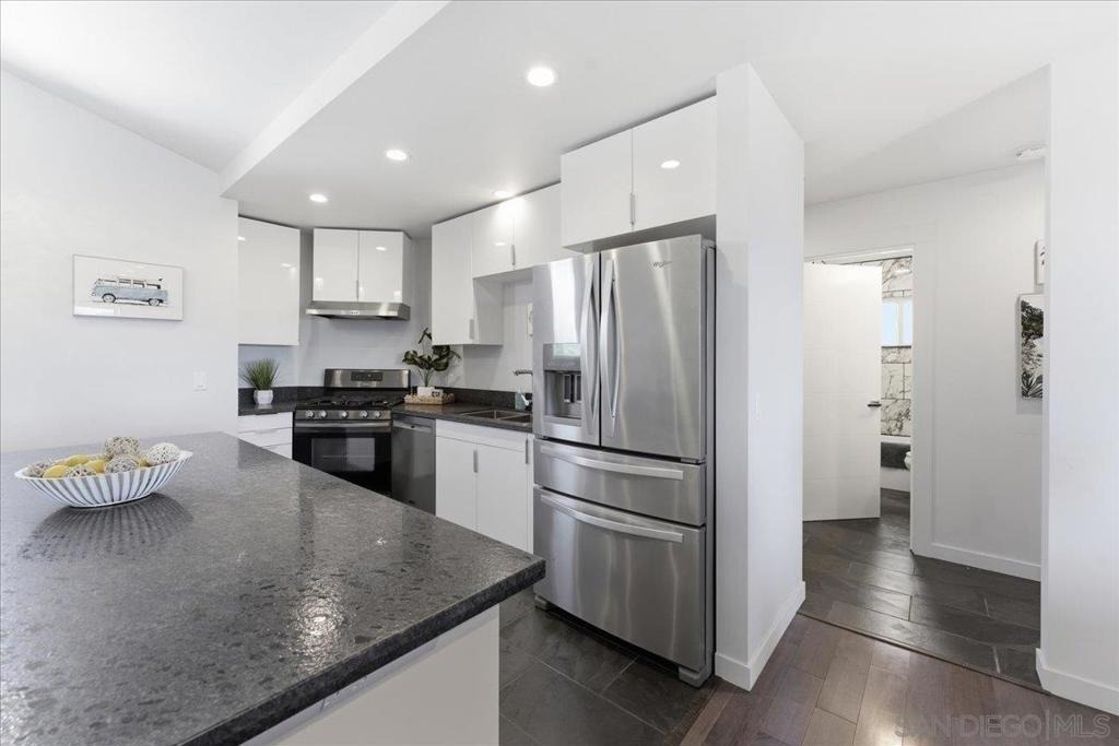 5447 Soledad Rd - Photo 9
