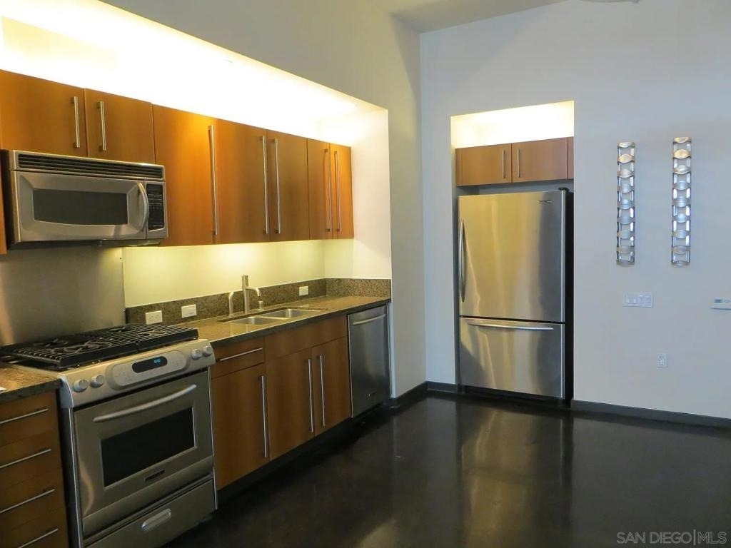350 11th Ave - Photo 2