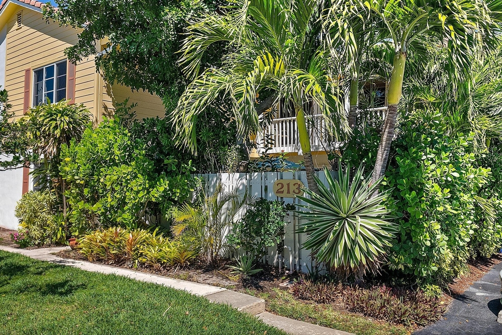 213 Seabreeze Circle - Photo 2