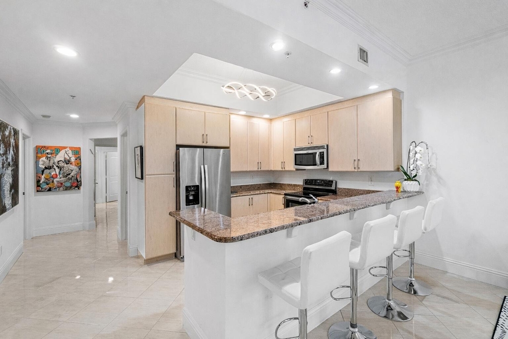 701 S Olive Avenue - Photo 3