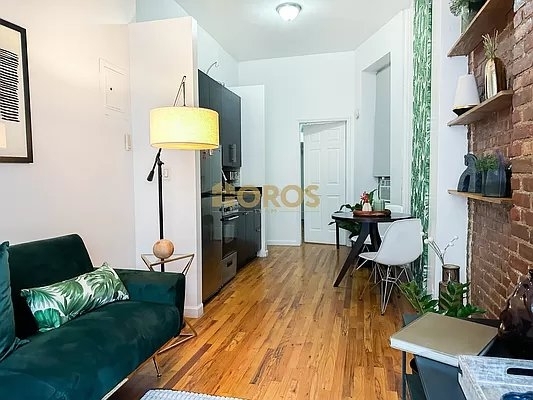 217 East 10th Street - Photo 4