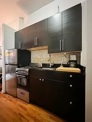 217 East 10th Street - Photo 6