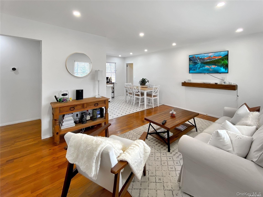 18 Old Riverhead Road - Photo 0