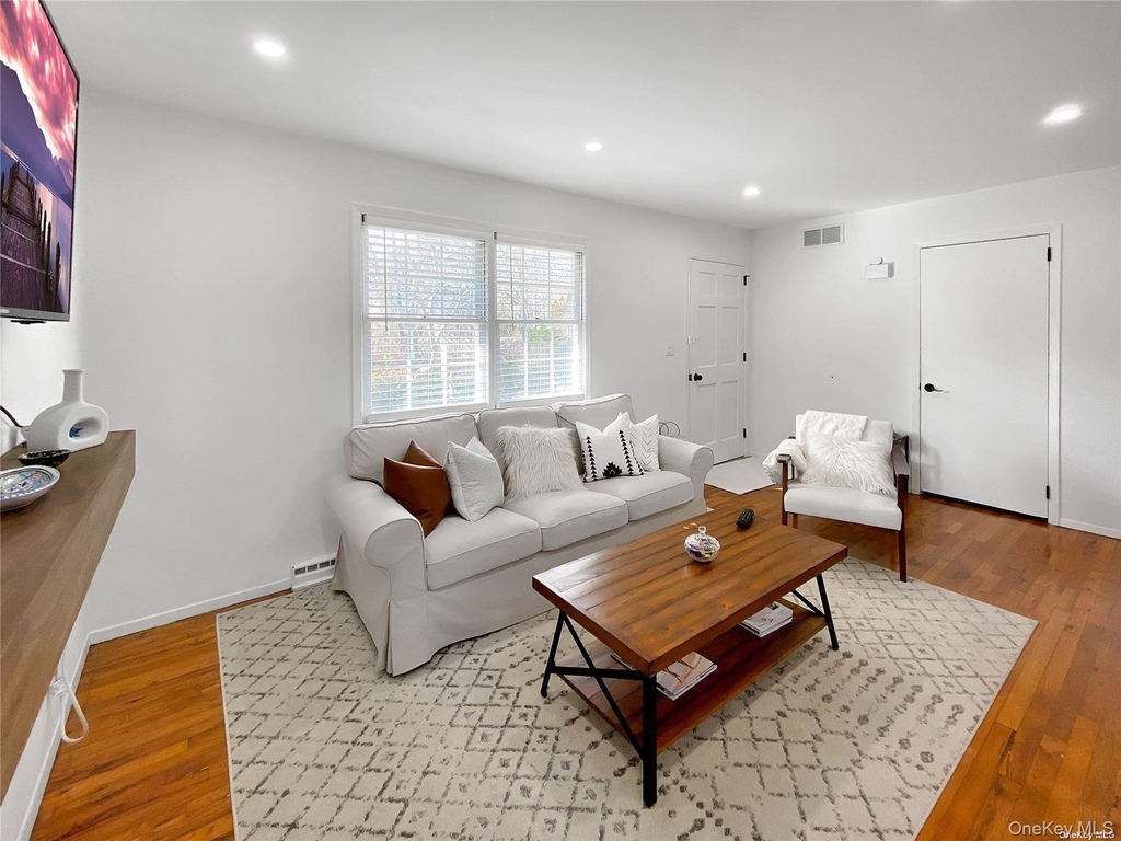 18 Old Riverhead Road - Photo 2