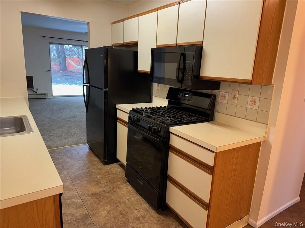 100 Hillside Drive - Photo 2