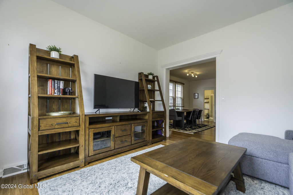 41 Walton Street - Photo 1