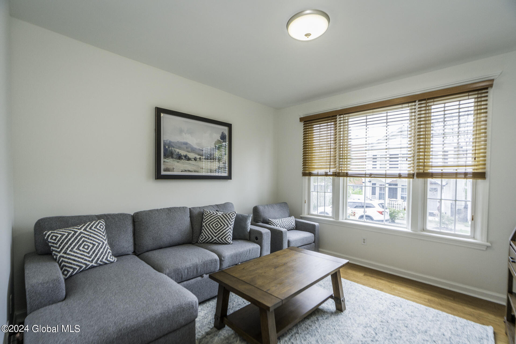 41 Walton Street - Photo 3