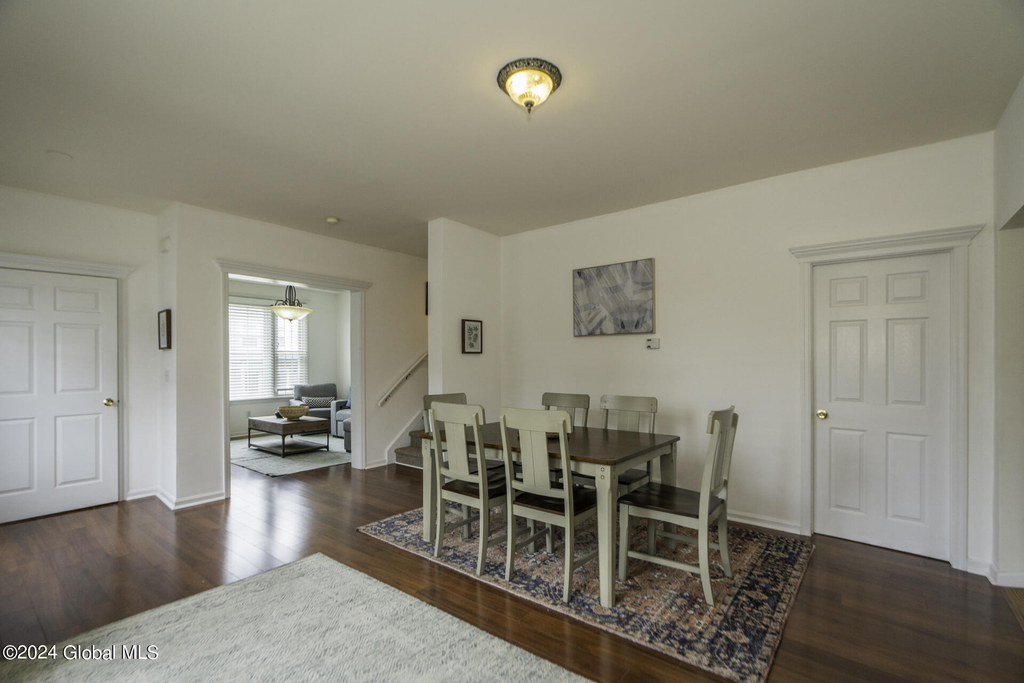 39 Walton Street - Photo 2