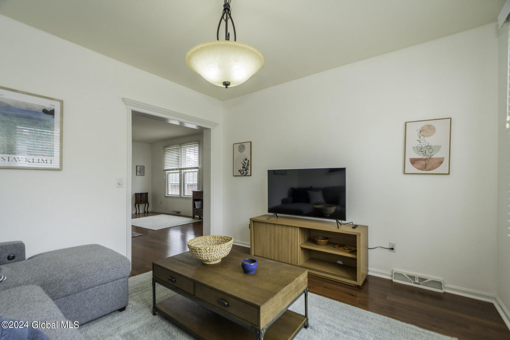 39 Walton Street - Photo 4