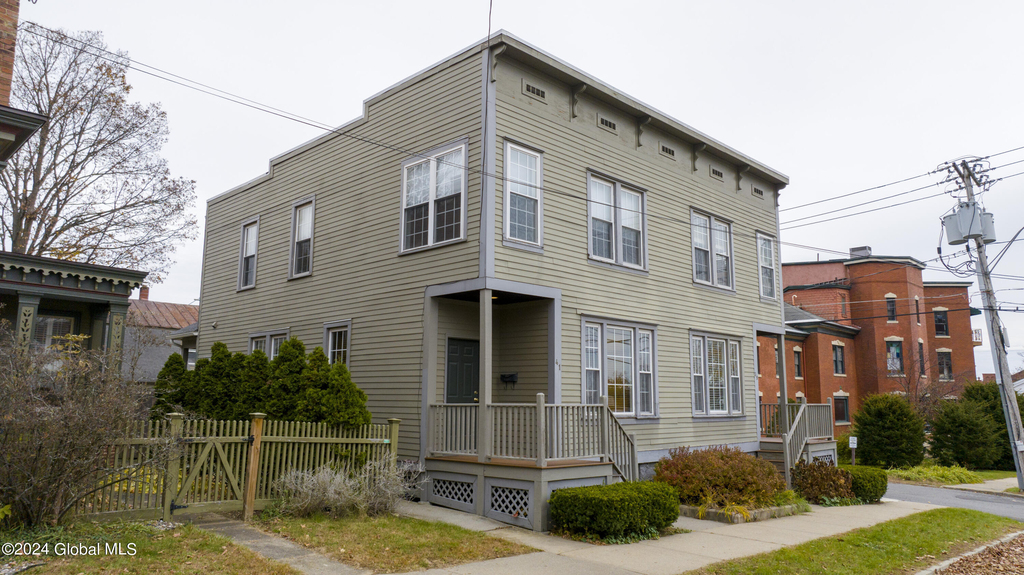 39 Walton Street - Photo 0