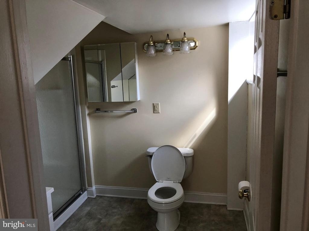 104 Loudoun Street S - Photo 9