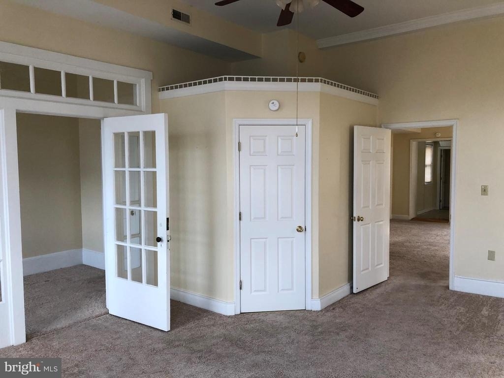 104 Loudoun Street S - Photo 3