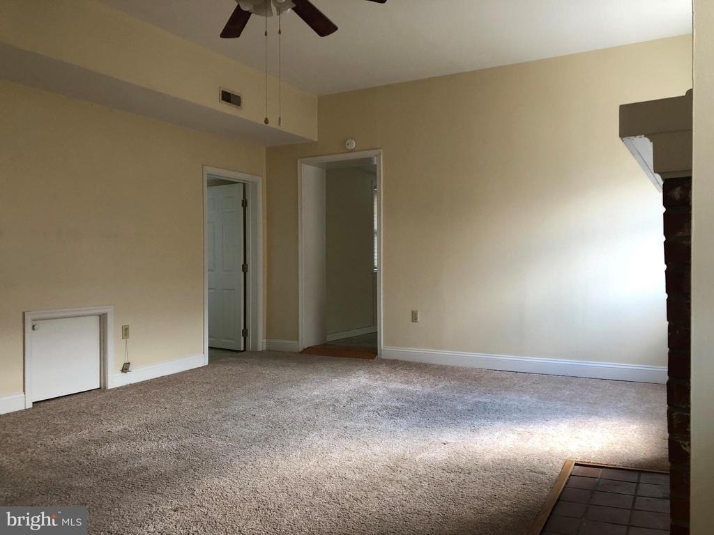 104 Loudoun Street S - Photo 6