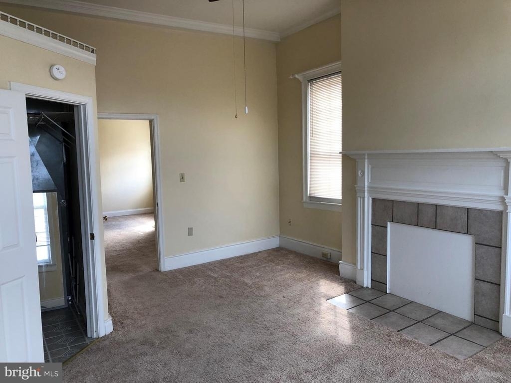 104 Loudoun Street S - Photo 2