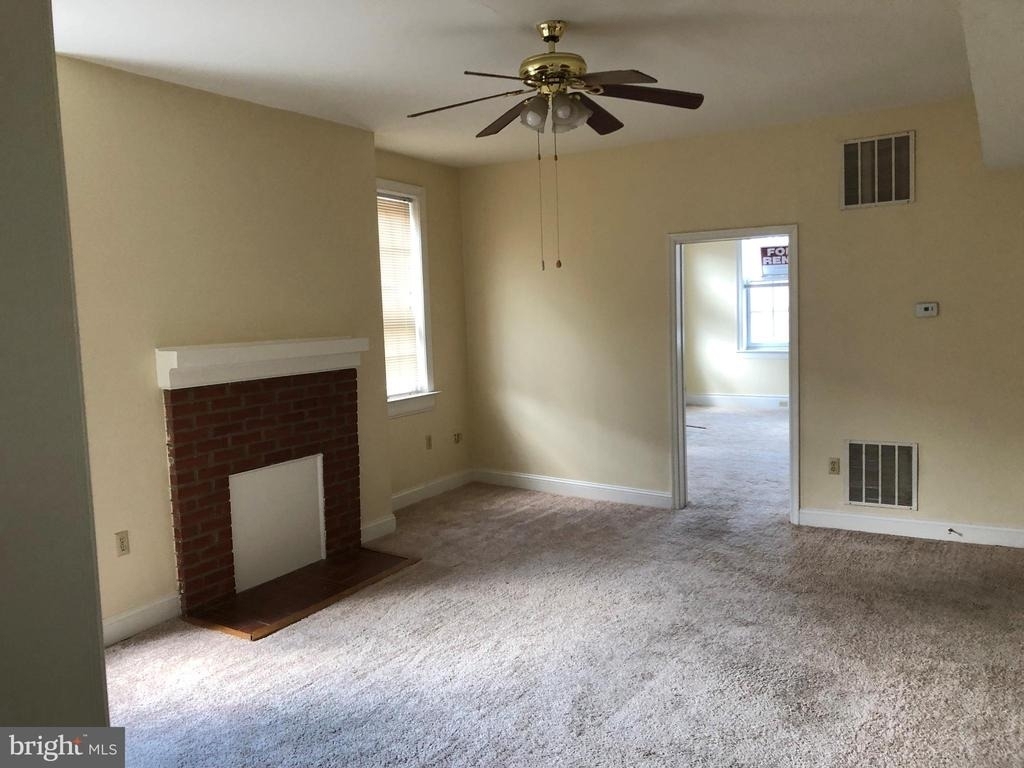 104 Loudoun Street S - Photo 7