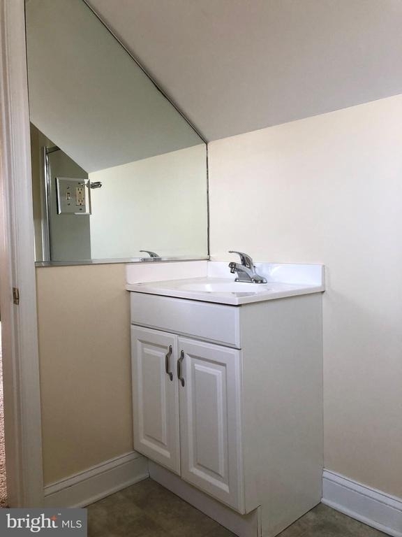 104 Loudoun Street S - Photo 10