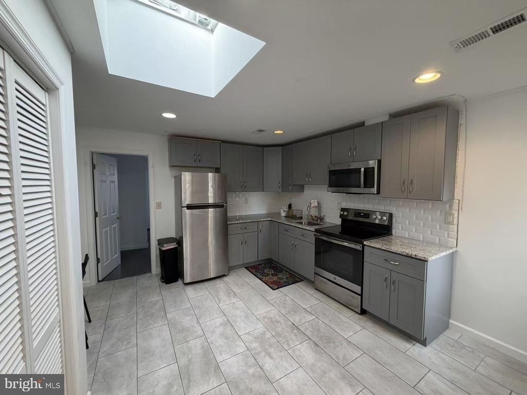 1940 Cecil B Moore Avenue - Photo 10