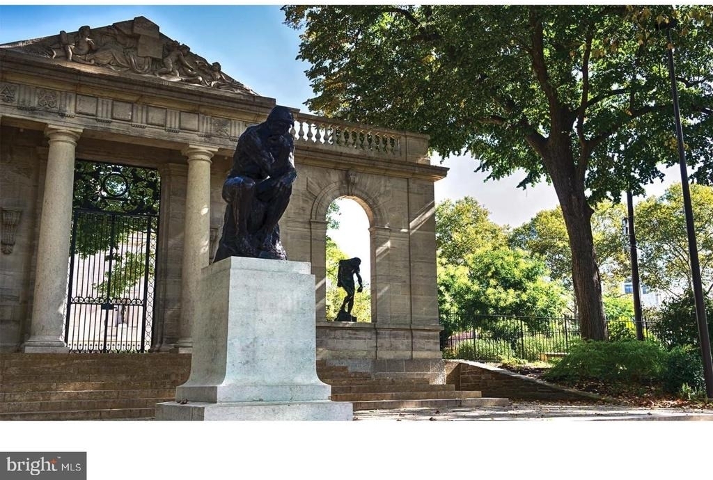 2200 Benjamin Franklin Parkway - Photo 12