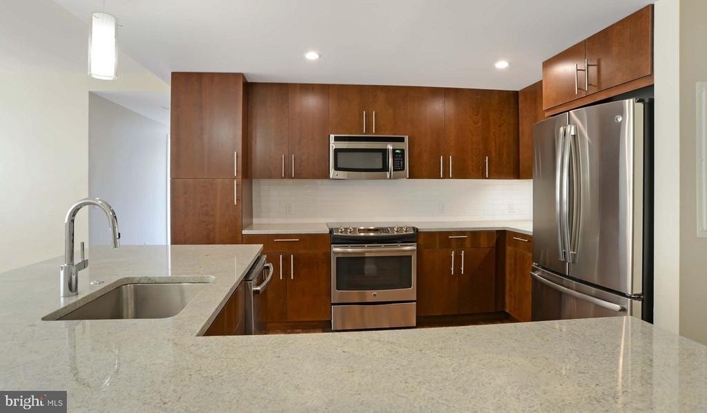 2200 Benjamin Franklin Parkway - Photo 16