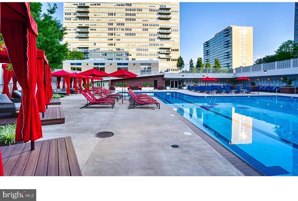 2200 Benjamin Franklin Parkway - Photo 9