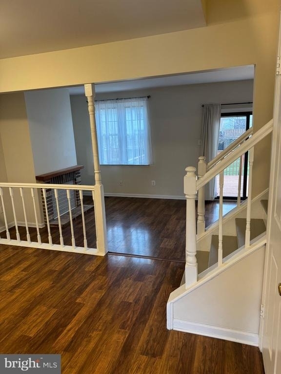 204 Livingston Court - Photo 2