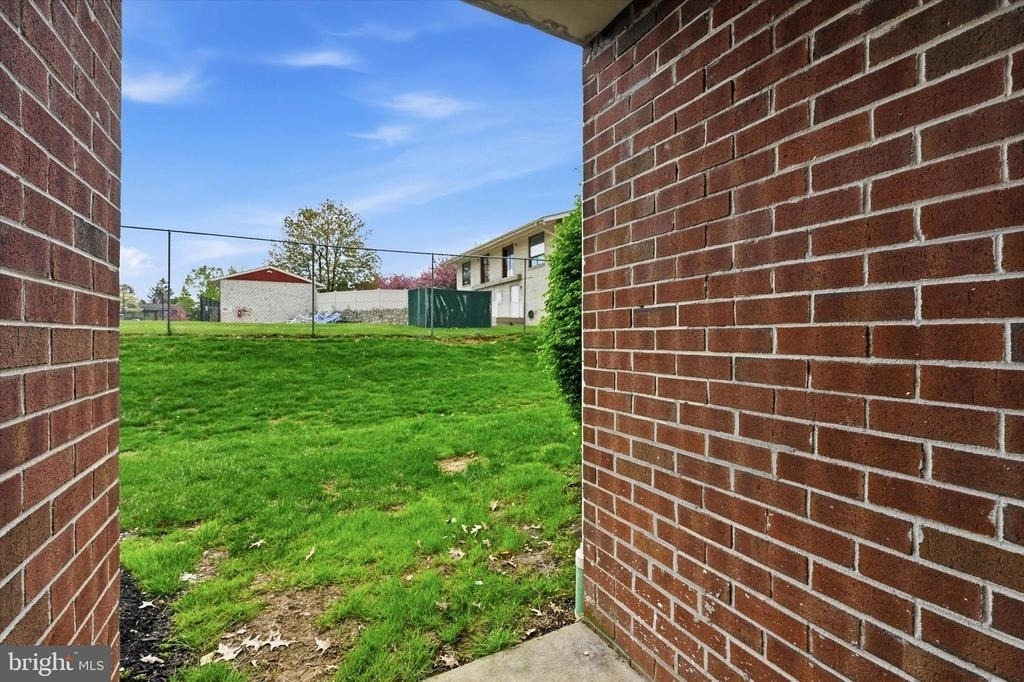 2402 Pond View Drive - Photo 14