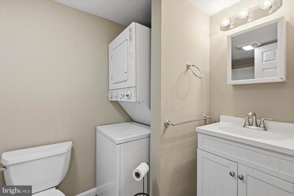 2402 Pond View Drive - Photo 12