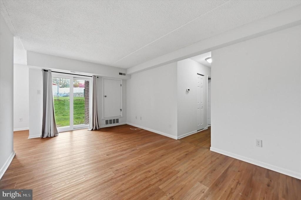 2402 Pond View Drive - Photo 5
